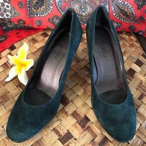 NWOT. Vaneli Green Suede Heels